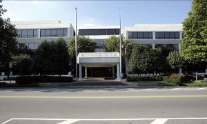 Some hospitals drop vaccine mandates